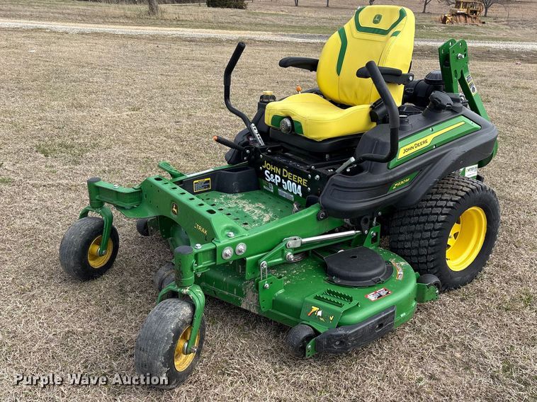 2024 John Deere Z930M ZTR lawn mower - ES8613