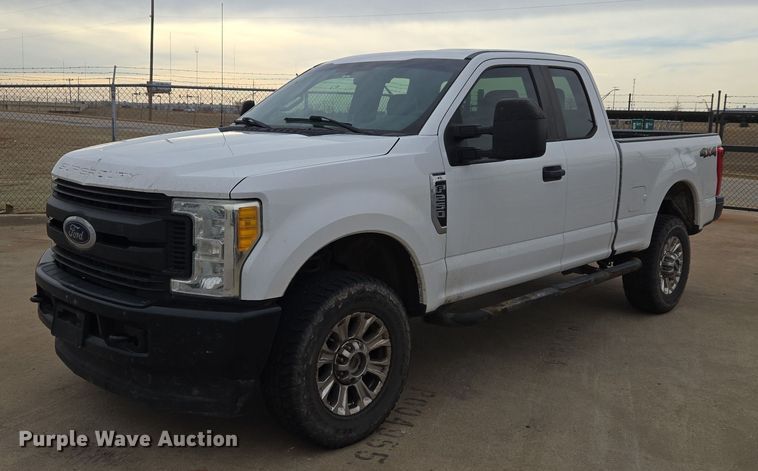 2017 Ford F250 Super Duty pickup truck - ET1293