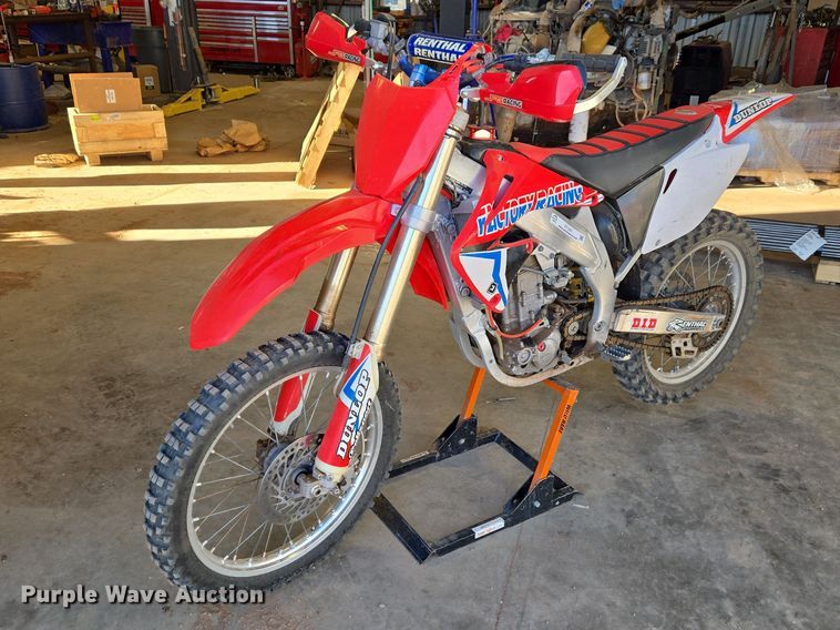2003 Honda CRF450R dirt bike - ET1351