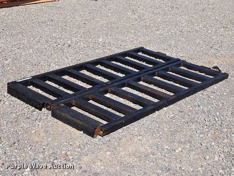 (2) trailer ramps - ET1367