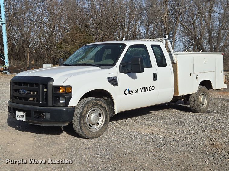 2010 Ford F250 Super Duty XL Ext. Cab utility bed pickup truck - ET1374