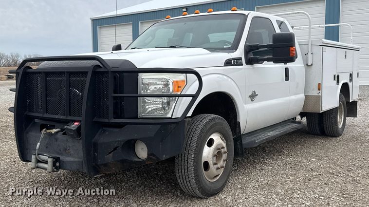 2015 Ford F350 Ext. Cab utility bed pickup truck - ET1550