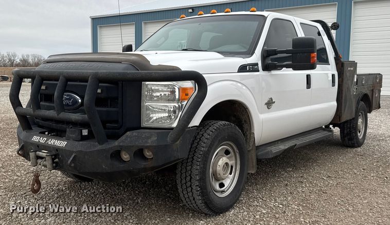 2015 Ford F350 Crew Cab flatbed pickup truck - ET1551