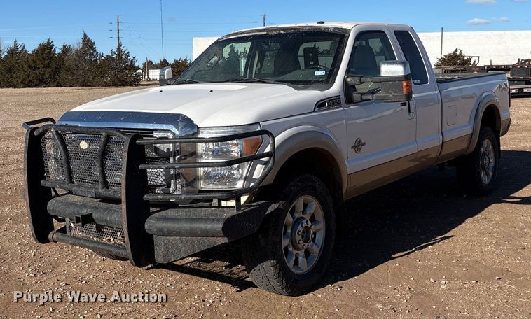 2011 Ford F350 Super Duty  Ext. Cab pickup truck - EU4843