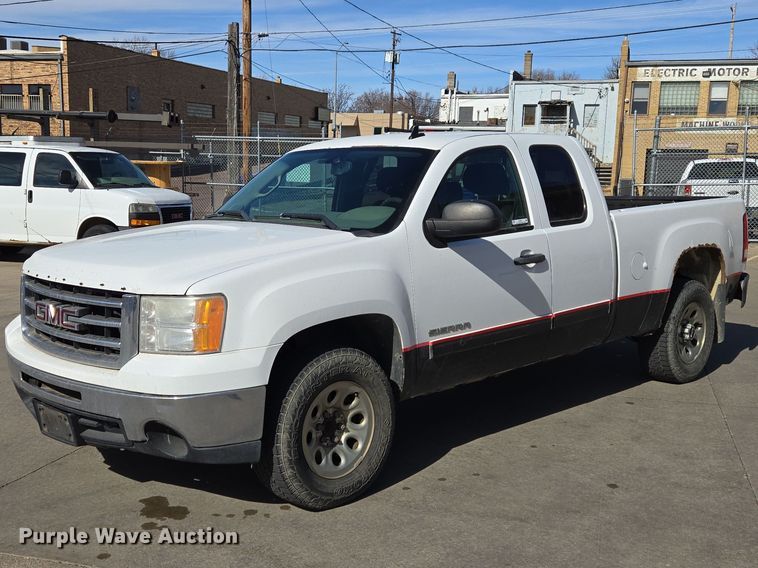 2012 GMC Sierra Ext. Cab pickup truck - EV5511
