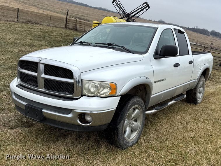 2004 Dodge Ram 1500 Ext. Cab pickup truck - EV7541