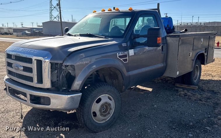 2010 Ford F350 utility bed pickup truck - FB0601