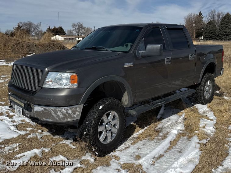 2005 Ford F150 Crew Cab pickup truck - FB0816