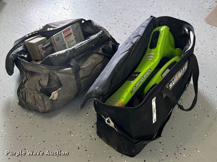 (2) line locators - FB0819