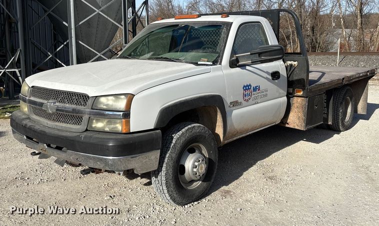 2003 Chevrolet Silverado 3500 flatbed pickup truck - FB3013