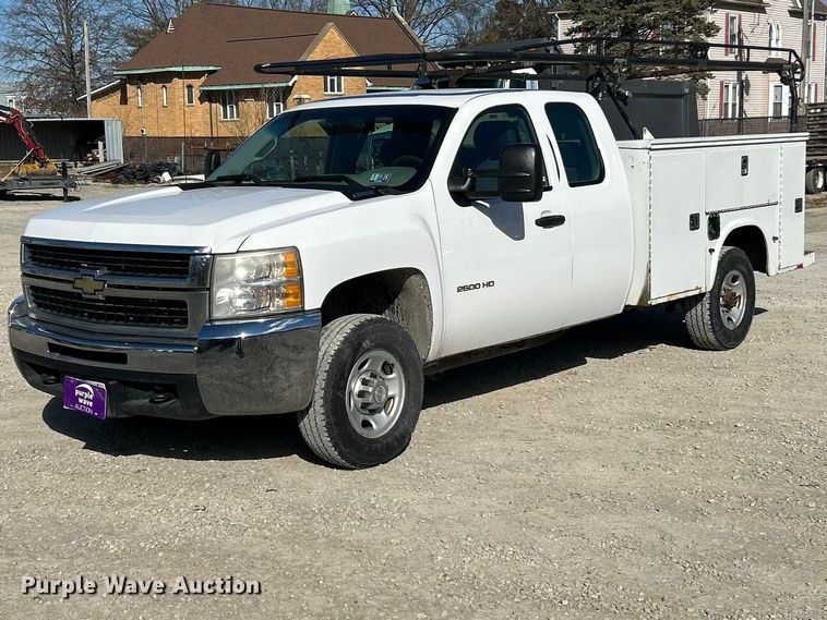 2010 Chevrolet Silverado 2500HD Ext. Cab utility bed pickup truck - FC5067
