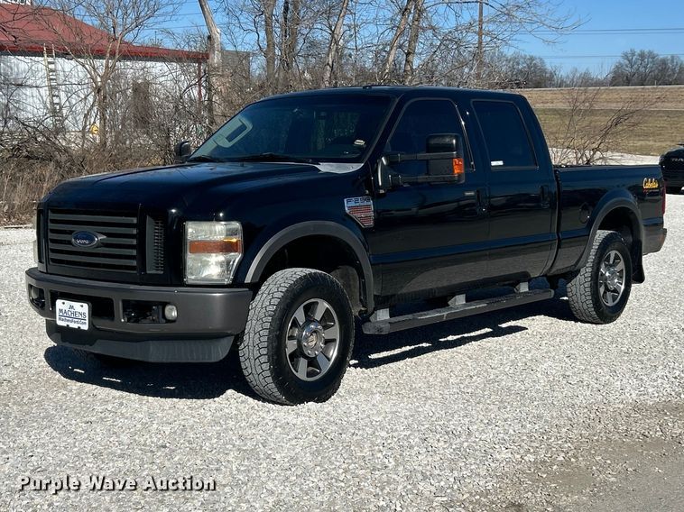 2009 Ford F250 Super Duty Crew Cab pickup truck - FC5105
