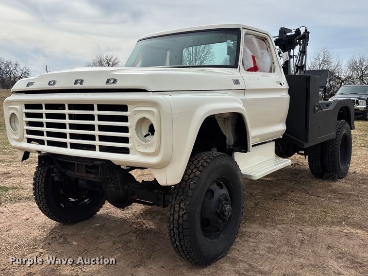 1976 Ford F600 tow truck - FG0101