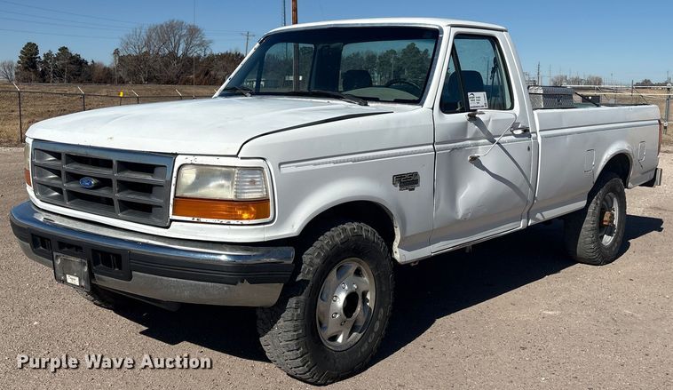 1995 Ford F250 pickup truck - FG2691