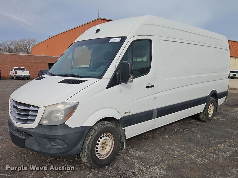 2014 Freightliner Sprinter 2500 van - FN5582