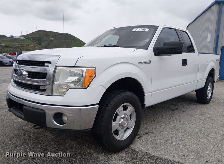 2013 Ford F150 Ext. Cab pickup truck - YA2458