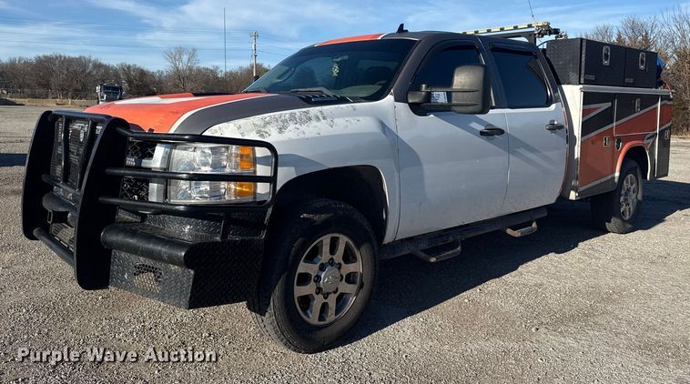 2012 Chevrolet Silverado 3500 Crew Cab utility bed pickup truck - DQ4264