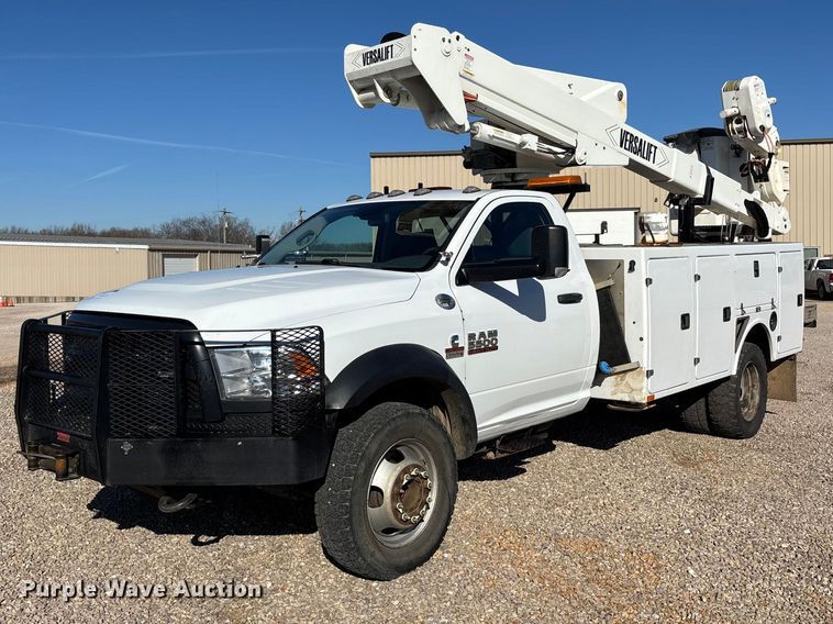 2018 RAM 5500 bucket truck - DT0042