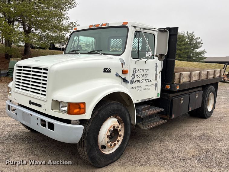1996 International 4700 flatbed truck - DT0047
