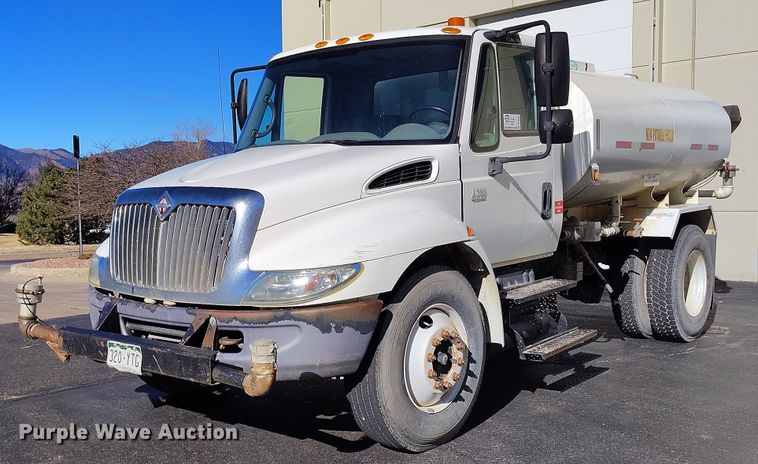 2007 International 4300 water truck - DT0962