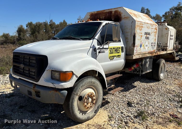 2000 Ford F650 Super Duty fuel / lube truck - DU0386