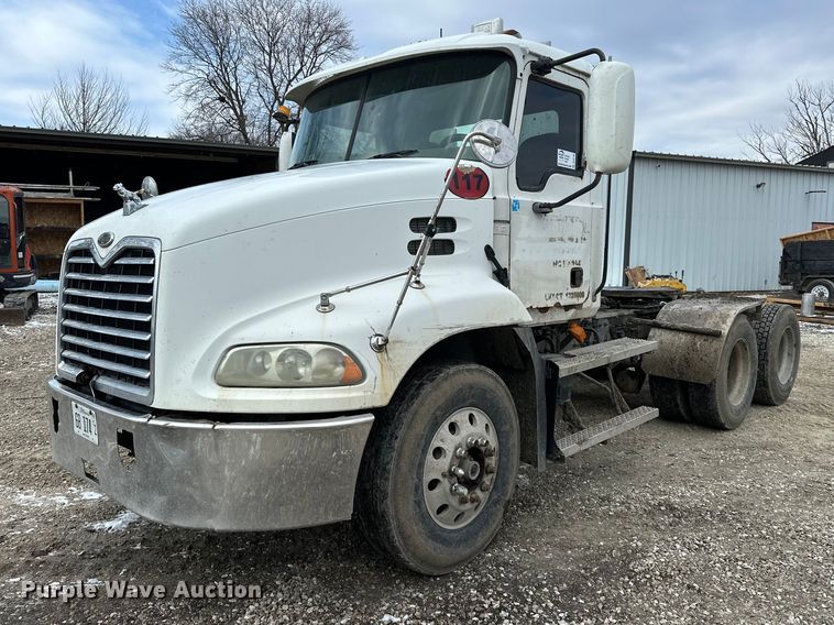 2003 Mack CX613 semi truck - DV0798