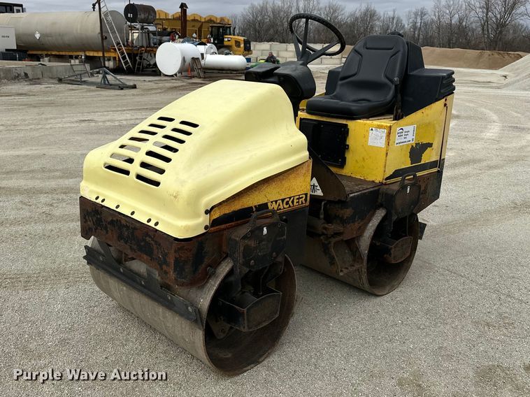 Wacker Neuson double drum vibratory roller - DV0822