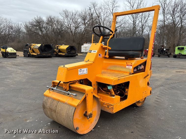 2002 Leeboy 300 double drum roller - DV0824