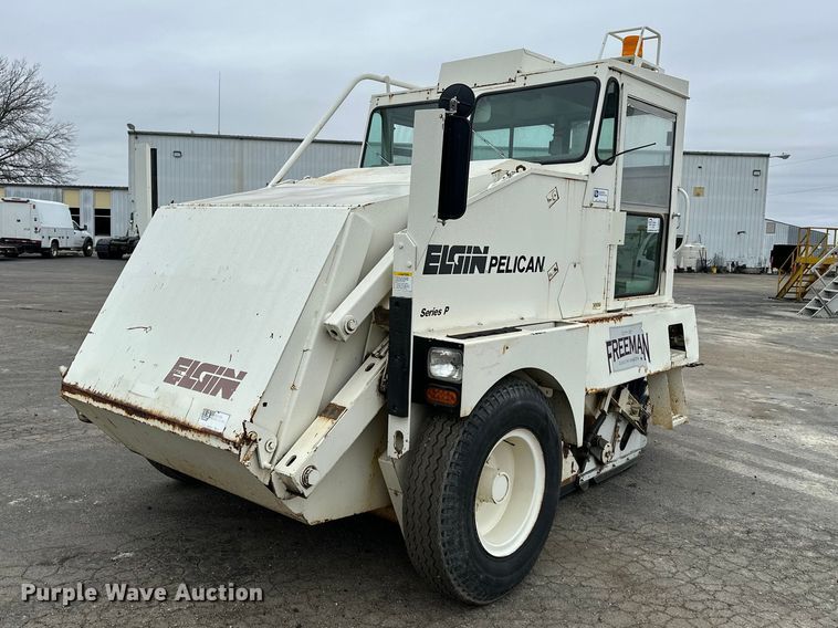 1992 Elgin Pelican Series P street sweeper truck - DV0829