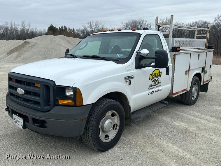 2006 Ford F350 Super Duty utility bed pickup truck - DV0831