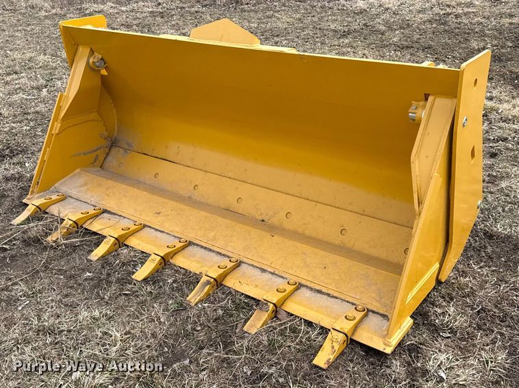 John Deere AT447845 four-in-one wheel loader bucket - DZ4368