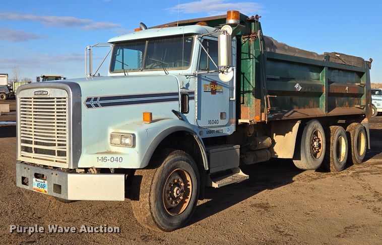 2000 Freightliner FLD dump truck - EB1307