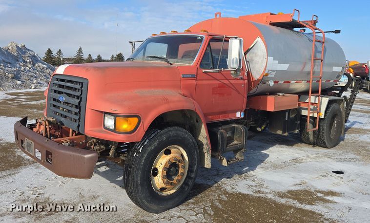 1995 Ford F800 oil distributor truck - EB1321