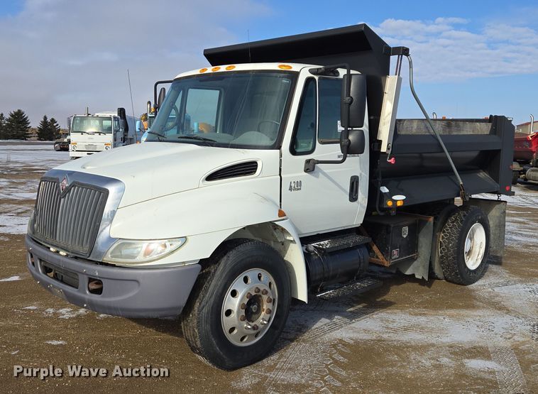 2008 International 4200 dump truck - EB1322