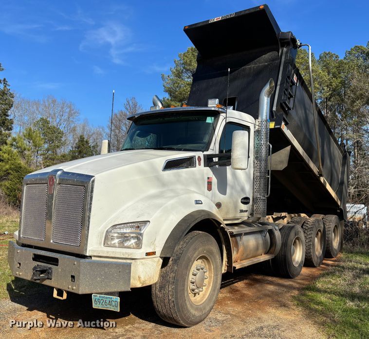 2025 Kenworth T880 dump truck - EB6489