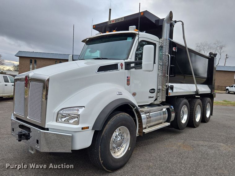 2025 Kenworth T880 dump truck - EB6489