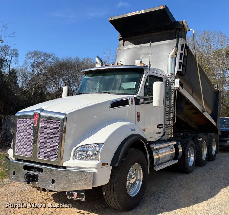 2025 Kenworth T880 dump truck - EB6490