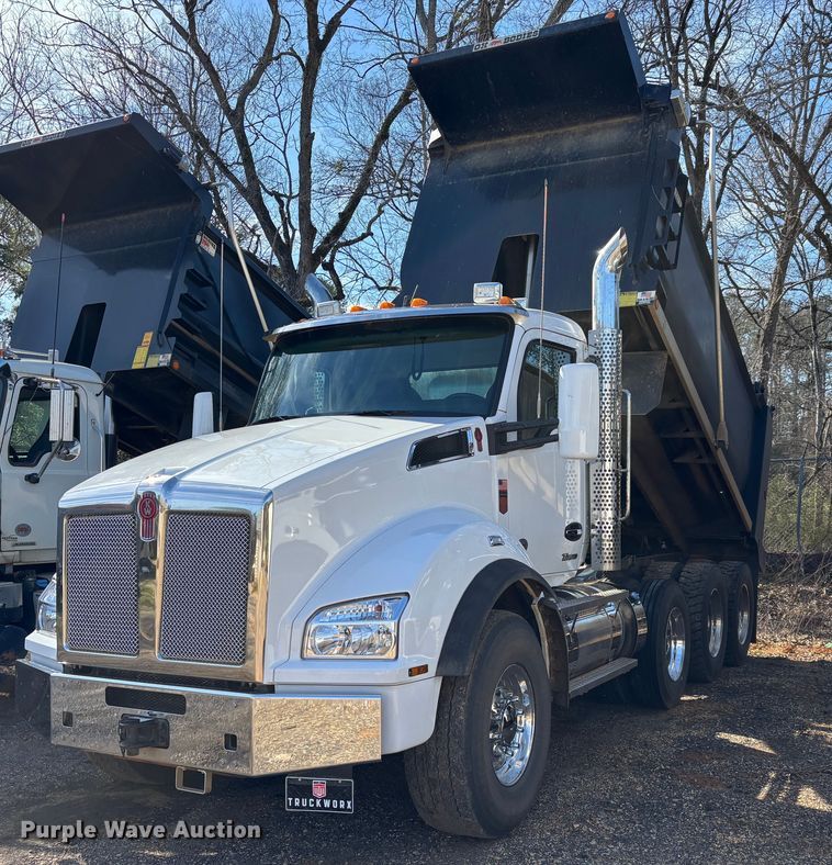 2025 Kenworth T880 dump truck - EB6492