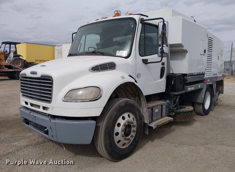 2016 Wayne Freightliner M2 street sweeper truck - EE5168