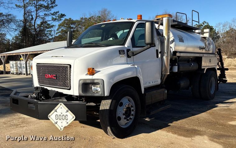 2008 GMC C7500 oil distributor truck - EF0989