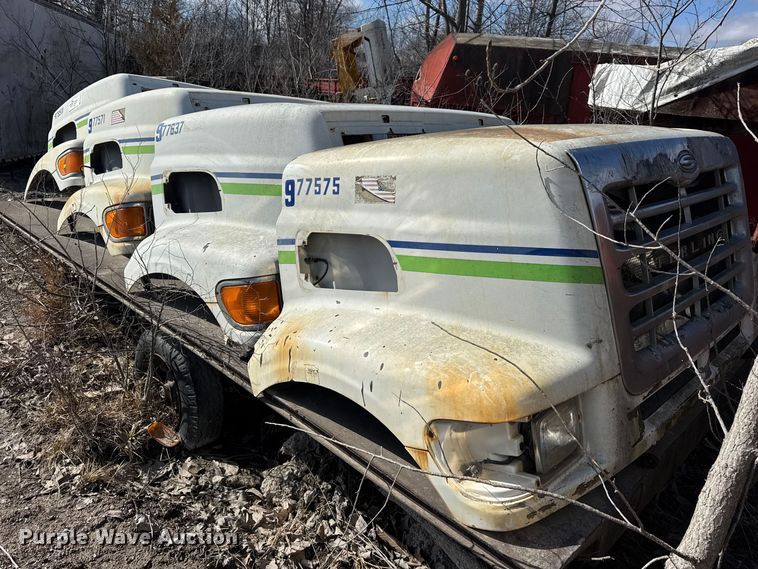 4 Sterling L8500 truck hoods - EF2442