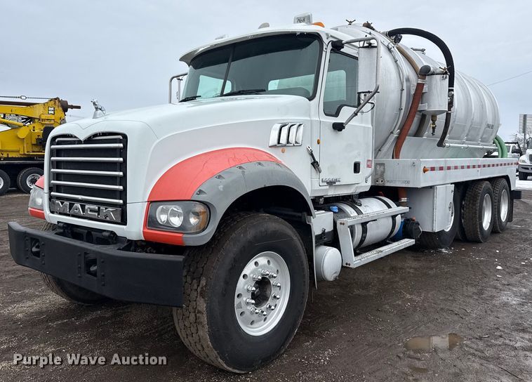 2012 Mack GU713 vacuum truck - EG2040