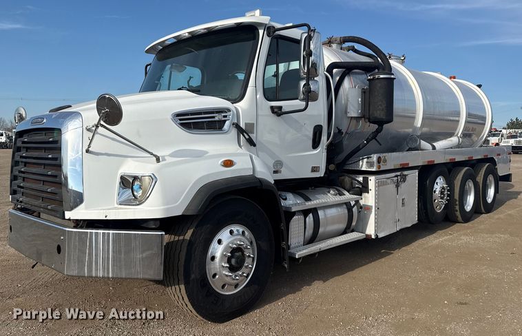 2014 Freightliner 114SD vacuum truck - EG2090