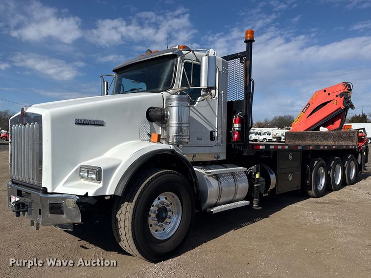 2013 Kenworth T800 crane truck - EG2122