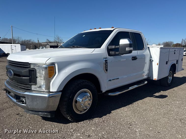 2017 Ford F350 Super Duty XL Ext. Cab utility bed pickup truck - EG2143