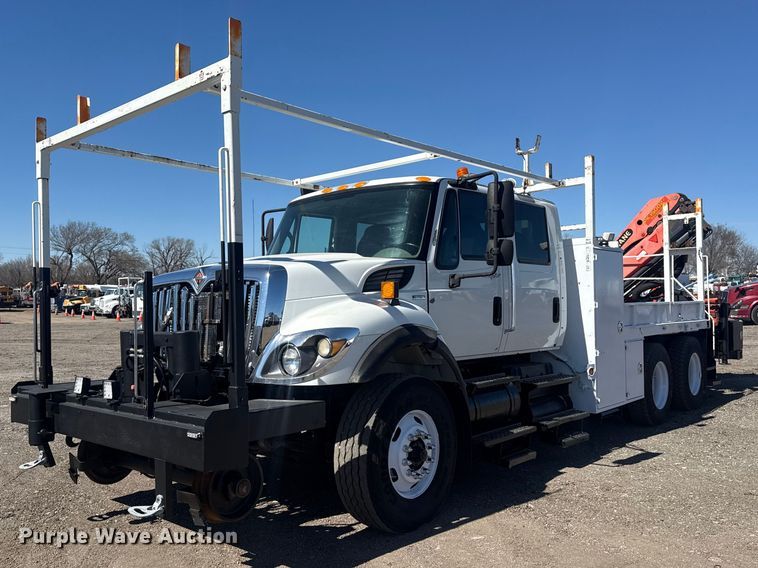 2010 International 7500 crane truck - EG2144