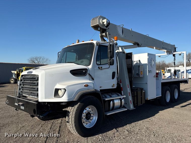 2014 Freightliner 114SD crane truck - EG2150