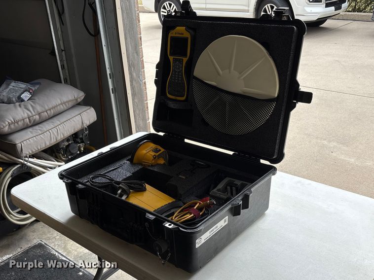 Trimble surveying equipment - EM6199