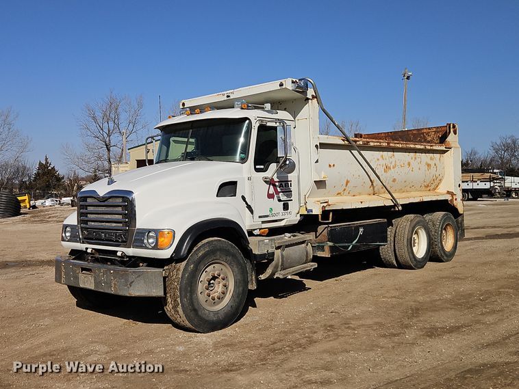 2004 Mack CV dump truck - EO7018
