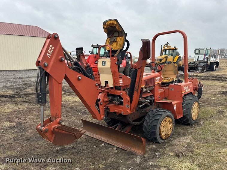 2001 Ditch Witch 3700 vibratory cable plow - ER0450